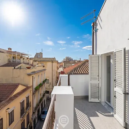 Estay - Lovely Marina Roof